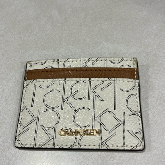 Calvin Klein - Picture 1 of 5